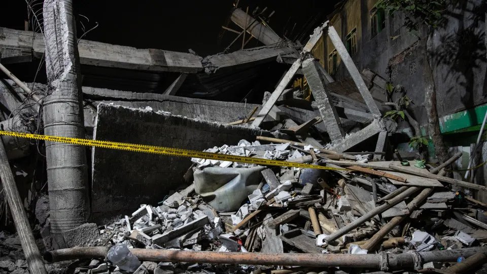 Marquise desaba e deixa dois feridos no centro de São Paulo