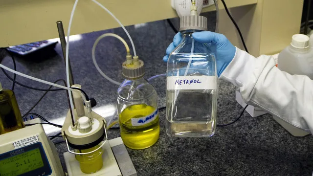 Casos confirmados de intoxicação por metanol desaceleram; total chega a 47 no Brasil