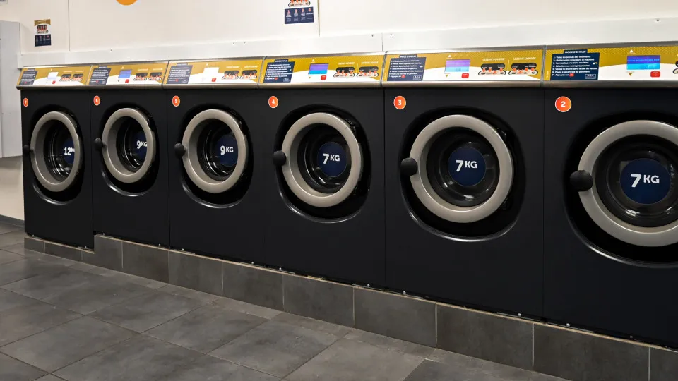 Governo cria lavanderias públicas para reduzir sobrecarga das mulheres