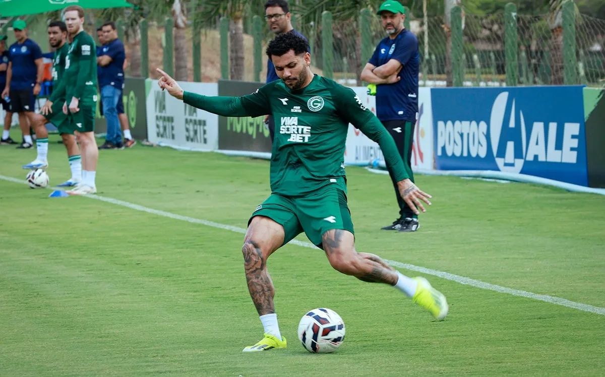 goias-x-athletico-pr:-confira-a-provavel-escalacao-do-esmeraldino-para-o-jogo-decisivo