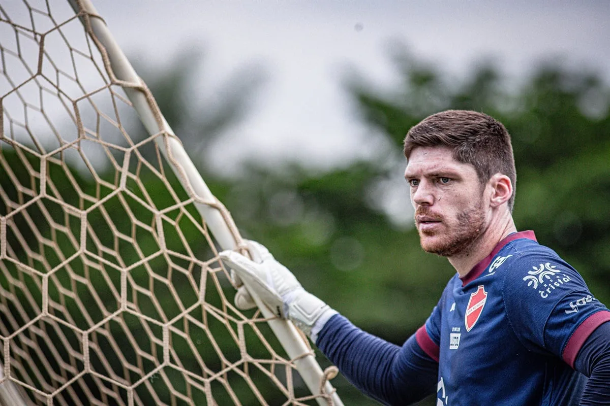 kozlinski-devera-ser-testado-no-gol-do-vila-nova-nas-ultimas-rodadas-da-serie-b