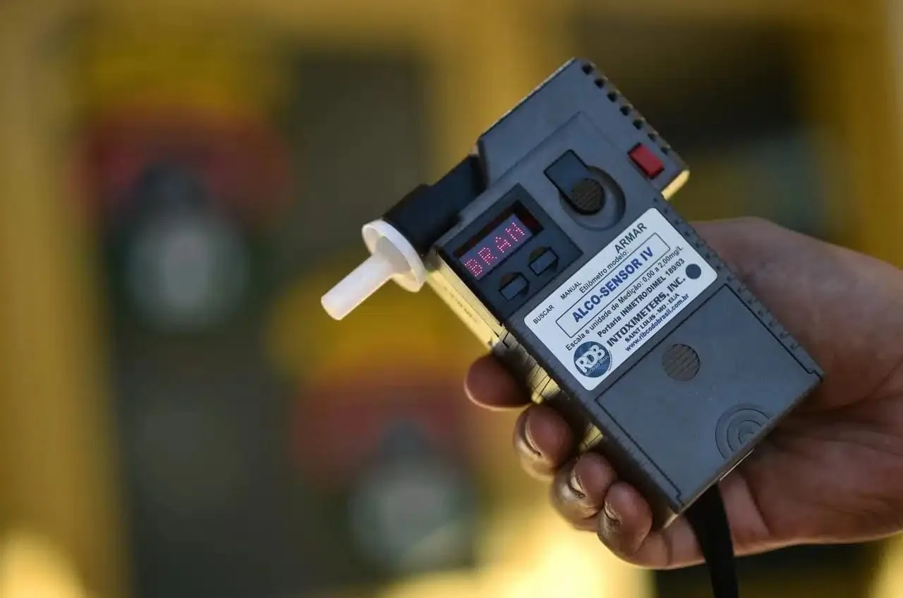 homem-sem-cnh-e-embriagado-e-preso-apos-capotar-carro,-em-anapolis