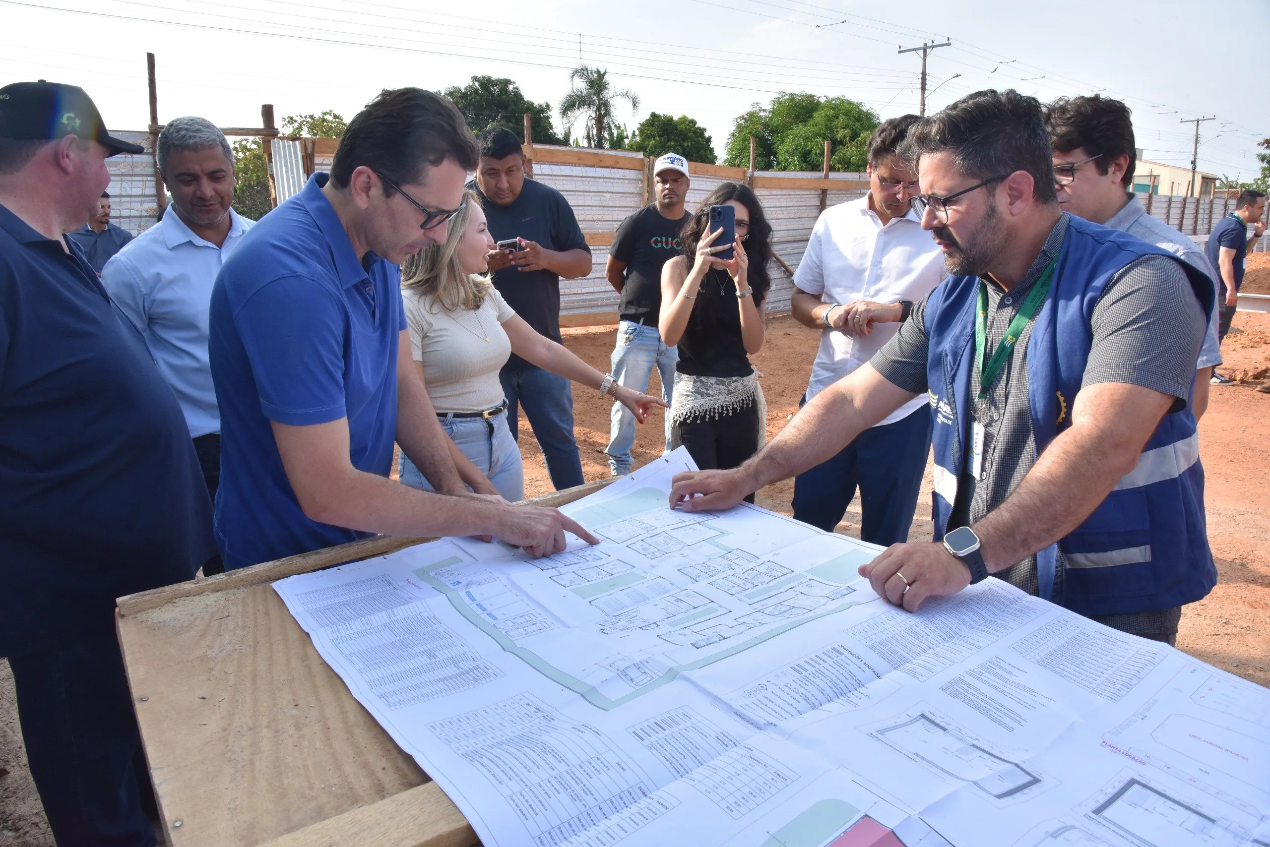 vilela-acompanha-obras-que-ampliam-rede-municipal-de-saude-em-aparecida
