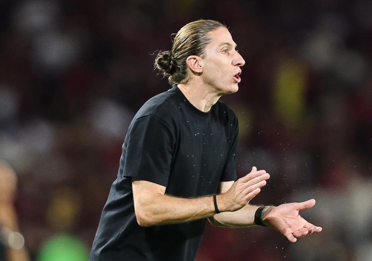 apos-flamengo-vencer-sport-no-brasileiro,-filipe-luis-tira-o-foco-do-palmeiras-na-libertadores:-‘a-final-ainda-esta-muito-longe’