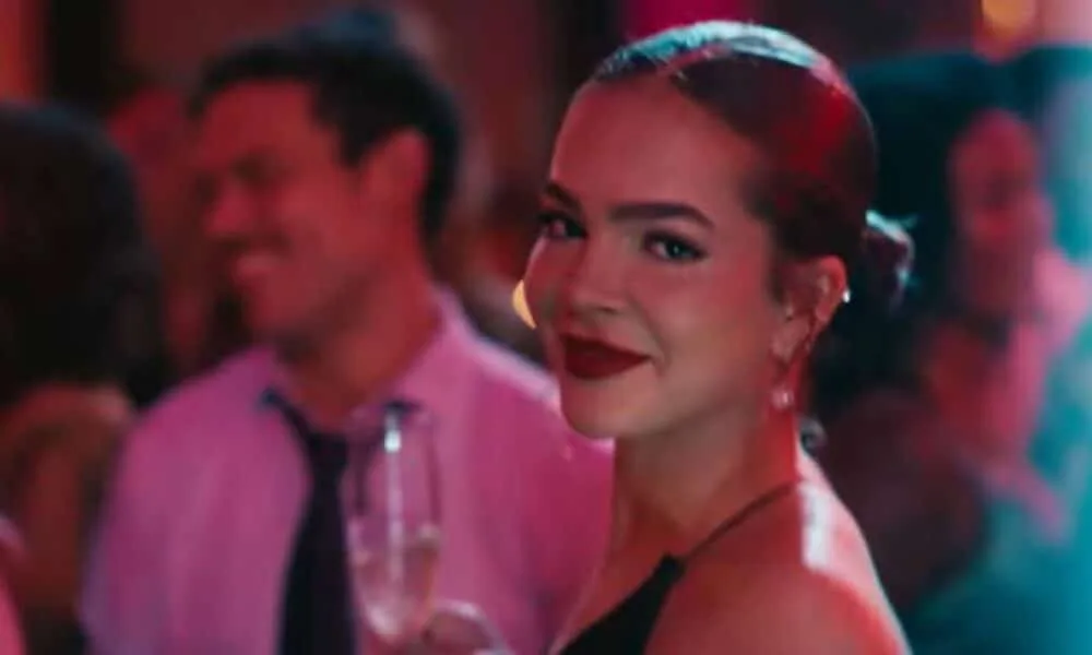 penteados-clean-girl-de-mirna-guerra-inspiram-looks-elegantes-em-os-donos-do-jogo