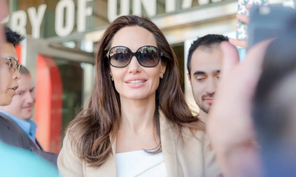 der-fahrer-von-angelina-jolie-wird-wahrend-eines-besuchs-in-der-ukraine-wahrend-der-mobilisierung-wegen-fehlender-dokumente-festgenommen