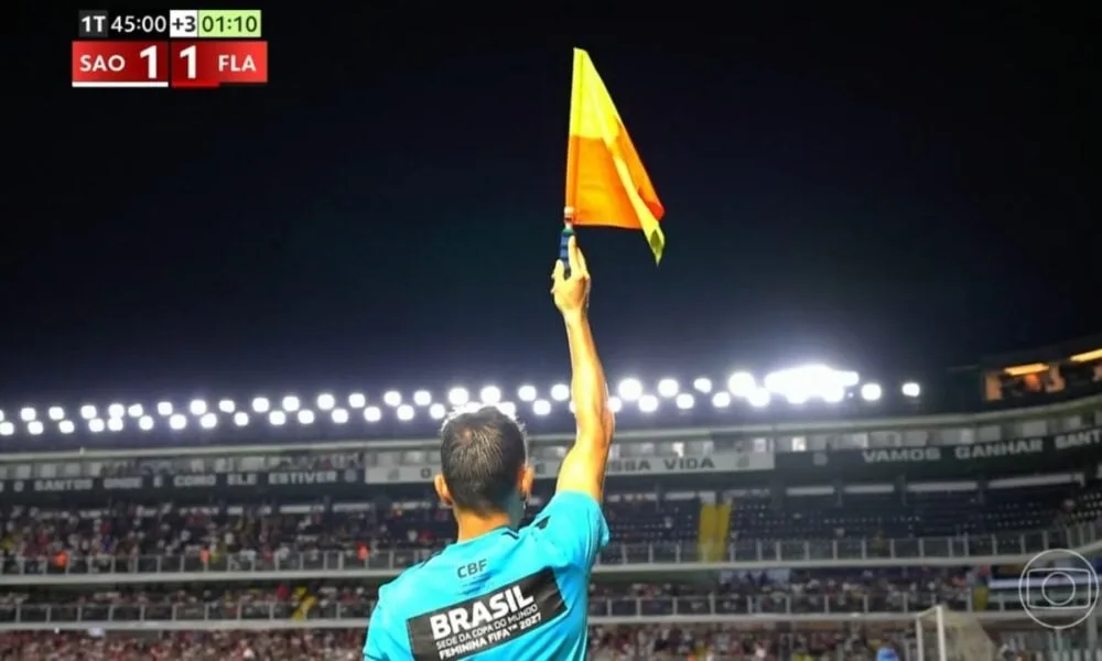 gol-di-samuel-lino-annullato-per-fuorigioco-nel-duello-flamengo-sao-paulo-del-brasileirao