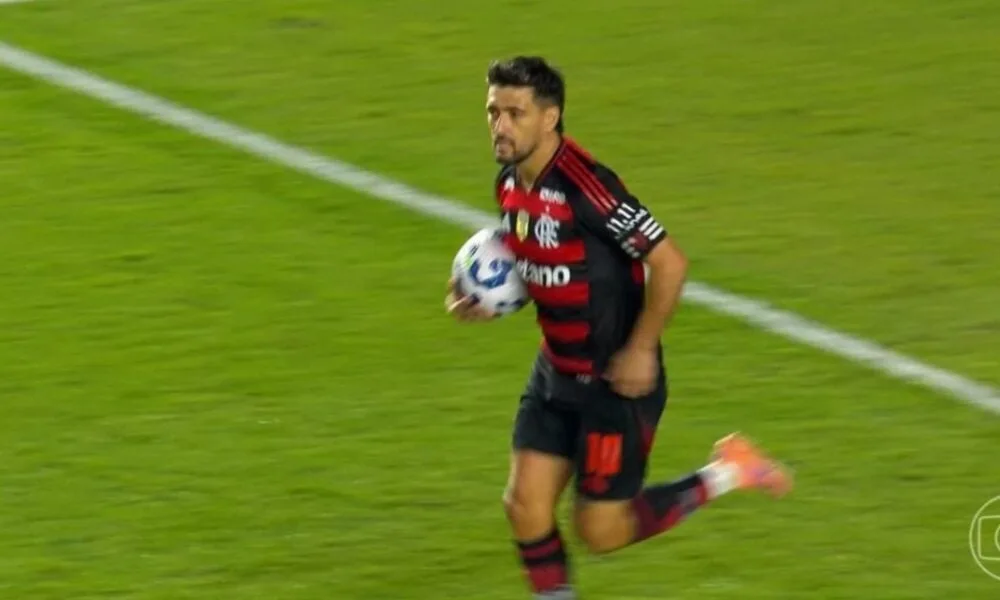 阿拉斯卡埃塔打入历史性的点球，帮助弗拉门戈队在贝尔米罗镇对阵圣保罗的比赛中取得优势