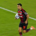 アラスカエタがpkを歴史的ゴールで決め、フラメンゴがヴィラ・ベルミーロでのサンパウロとの一戦で有利になる