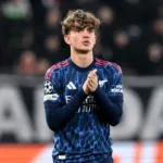 jogador-do-arsenal-se-torna-o-mais-jovem-da-historia-a-disputar-uma-partida-da-liga-dos-campeoes