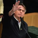 moraes-e-dino-votam-para-manter-condenacao-de-bolsonaro-a-27-anos-e-tres-meses-de-prisao