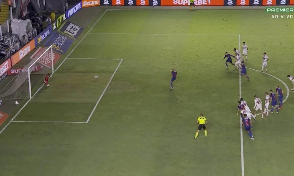 le-superbe-but-de-jhon-jhon-sur-penalty-avec-arret-ouvre-le-score-a-sao-paulo-x-red-bull-bragantino-a-la-29e-minute-du-2q