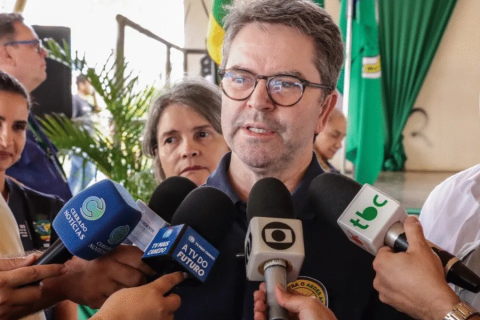 ‘cada-morador-precisa-colaborar’,-diz-secretario-de-saude-de-goias-no-dia-d-de-mobilizacao-contra-a-dengue