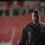 “a-gente-sai-frustrado,-insatisfeito-com-o-resultado”,-diz-o-tecnico-do-vila-nova,-umberto-louzer