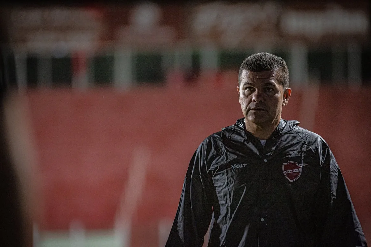 “a-gente-sai-frustrado,-insatisfeito-com-o-resultado”,-diz-o-tecnico-do-vila-nova,-umberto-louzer