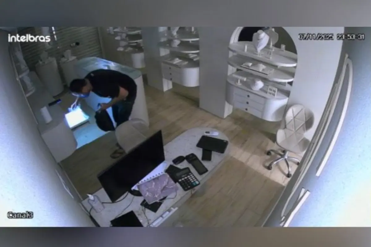 dono-de-joalheria-roubada-no-setor-marista-estima-prejuizo-de-r$-100-mil