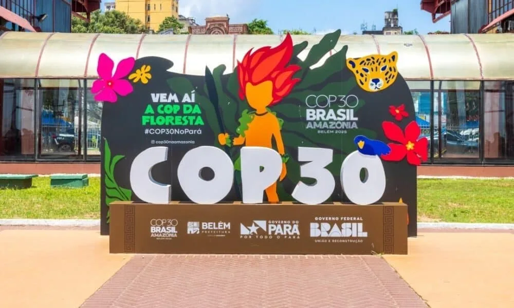 cop30-has-a-second-day-marked-by-invasion-of-the-negotiation-zone-and-blocking-of-exits