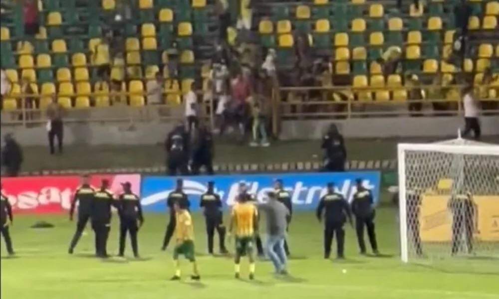 draw-turns-into-chaos:-real-cartagena-game-ends-due-to-protest-and-crowd-invasion-at-jaime-moron-stadium