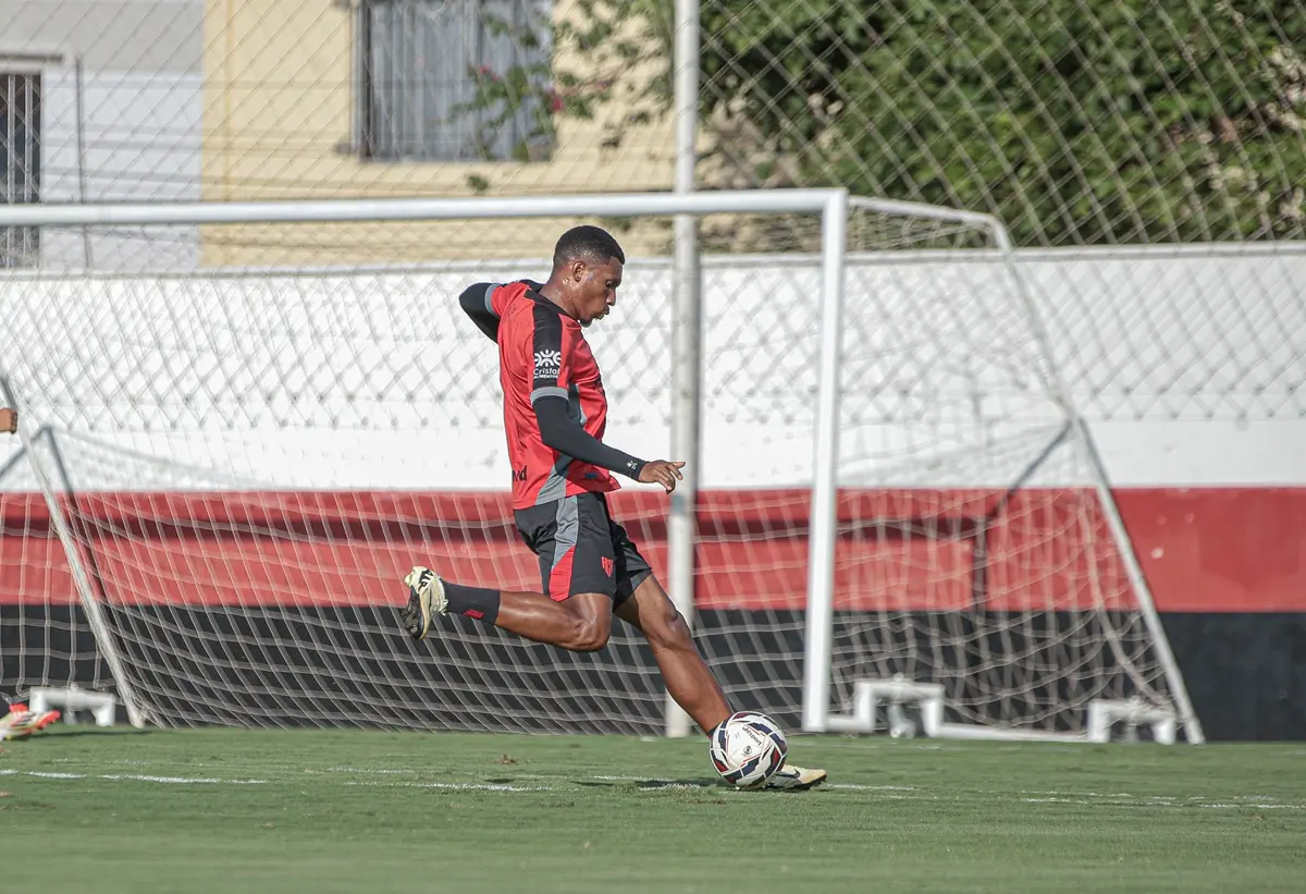 atletico-goianiense-trabalha-para-renovar-com-alguns-jogadores-que-estao-no-clube-por-emprestimo