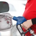 dj-agride-frentista-gravida-apos-ser-orientada-a-retirar-carro-de-local-proibido-em-goiania