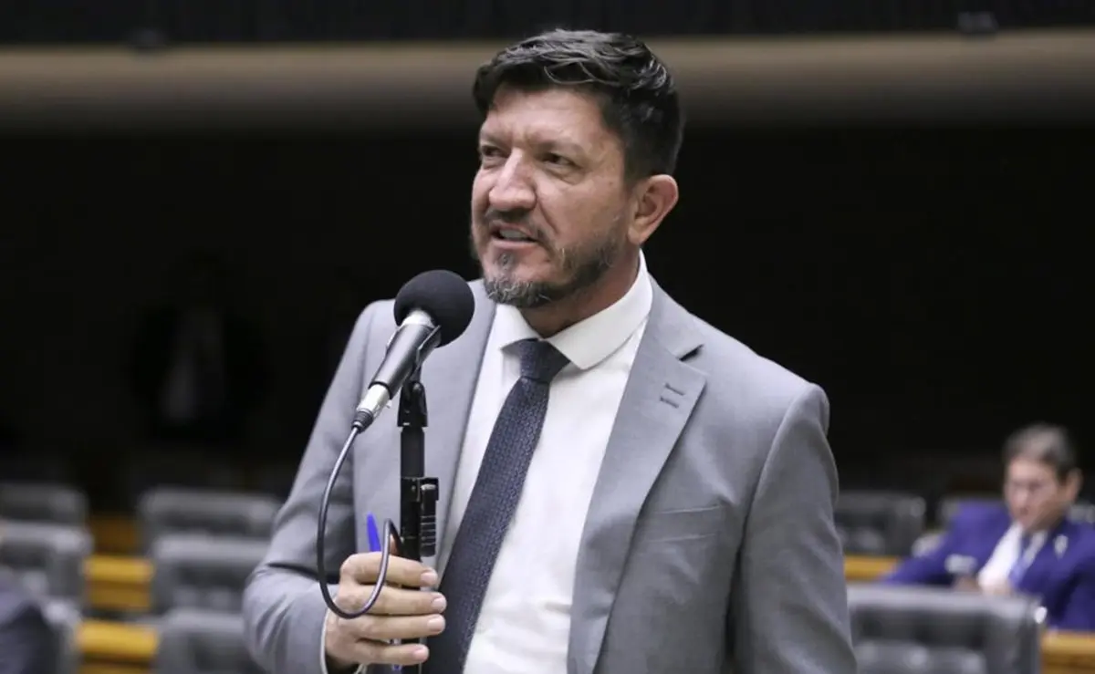 aprovado-projeto-de-deputado-goiano-que-autoriza-registro-em-cartorio-de-imoveis-entre-concessionarias-de-energia