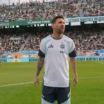torcida-lota-estadio-para-acompanhar-messi-em-treino