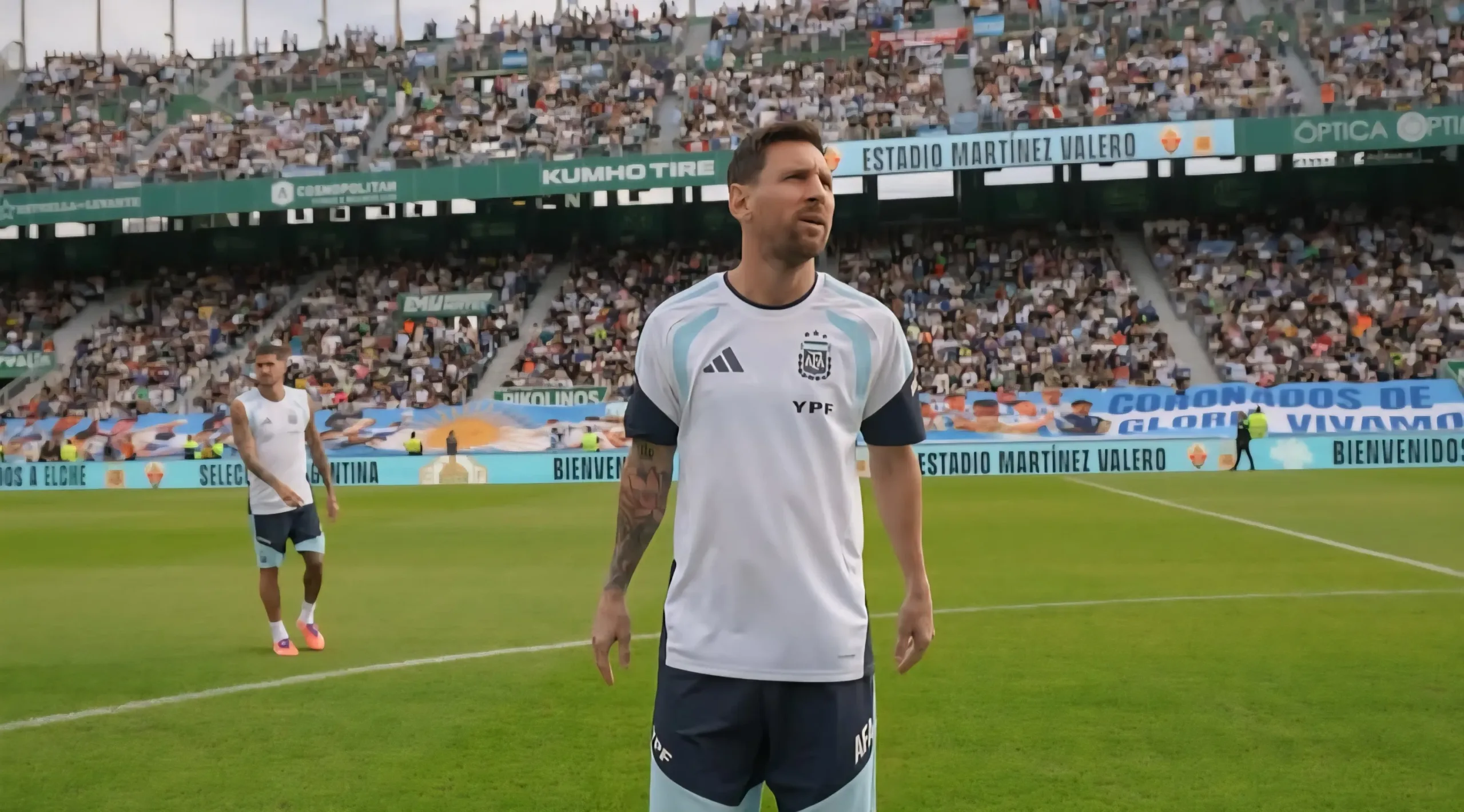 torcida-lota-estadio-para-acompanhar-messi-em-treino
