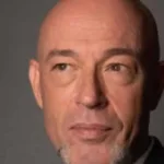 デア・グラーフ、約10年ぶりのライプツィヒでのウンハイリグ復帰公演でステージから大転倒