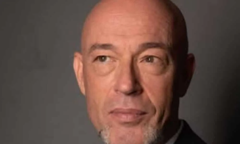 中断近-10-年后，der-graf-在莱比锡-unheilig-回归演出中从舞台上严重摔下