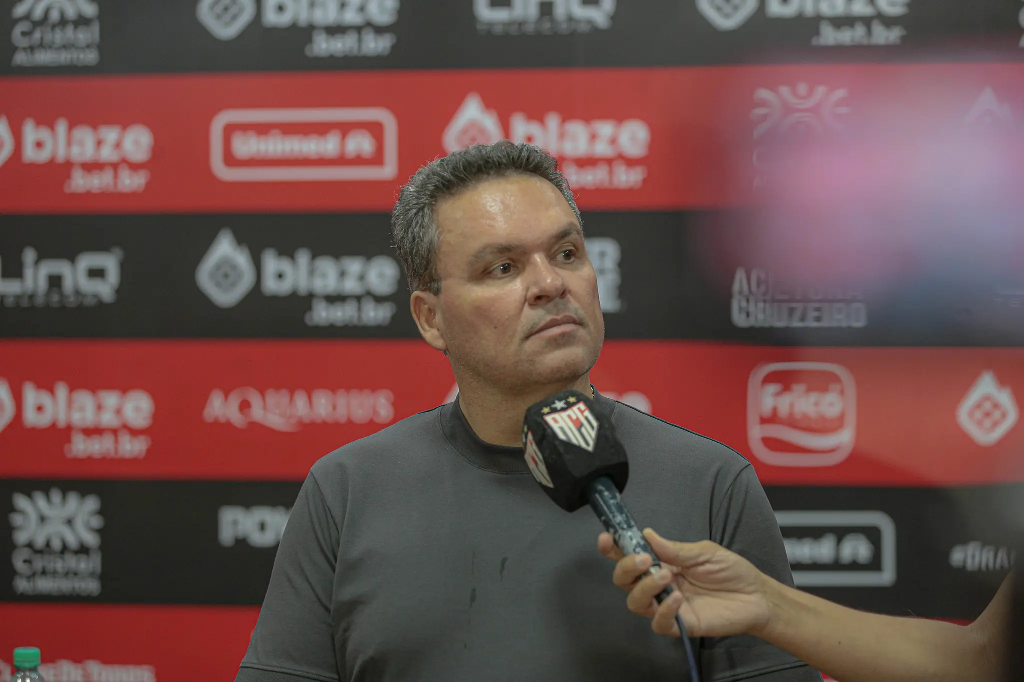 adson-batista-confirma-renovacao-de-rafael-lacerda-e-diz-que-ja-fechou-contratacoes-para-2026