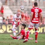 fora-de-casa,-vila-nova-e-derrotado-pelo-crb-e-aumenta-sequencia-sem-vitorias-na-segundona