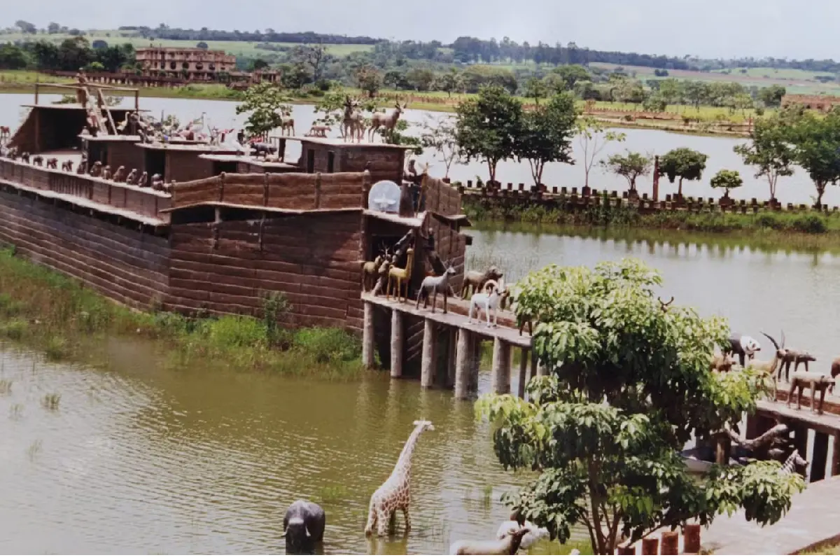 “noe-dever-ser-goiano”:-arca-gigante-em-fazenda-de-hidrolandia-viraliza-e-surpreende-internautas