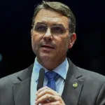 flavio-bolsonaro-ganha-espaco-como-candidato-a-presidente-e-atrapalha-tarcisio