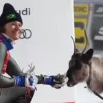 lucas-bratheen-conquista-ouro-no-esqui-alpino-na-copa-do-mundo-e-ganha-rena-do-papai-noel