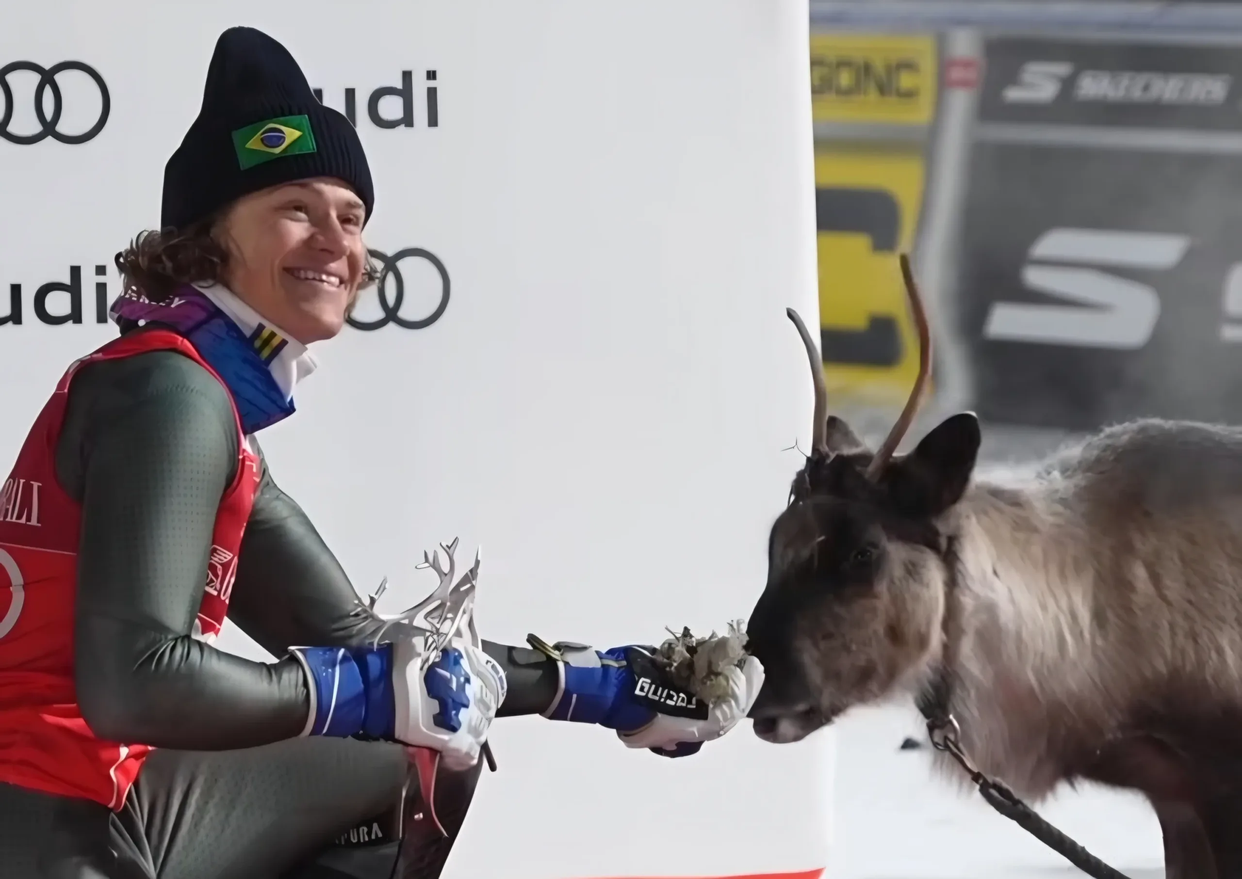 lucas-bratheen-conquista-ouro-no-esqui-alpino-na-copa-do-mundo-e-ganha-rena-do-papai-noel