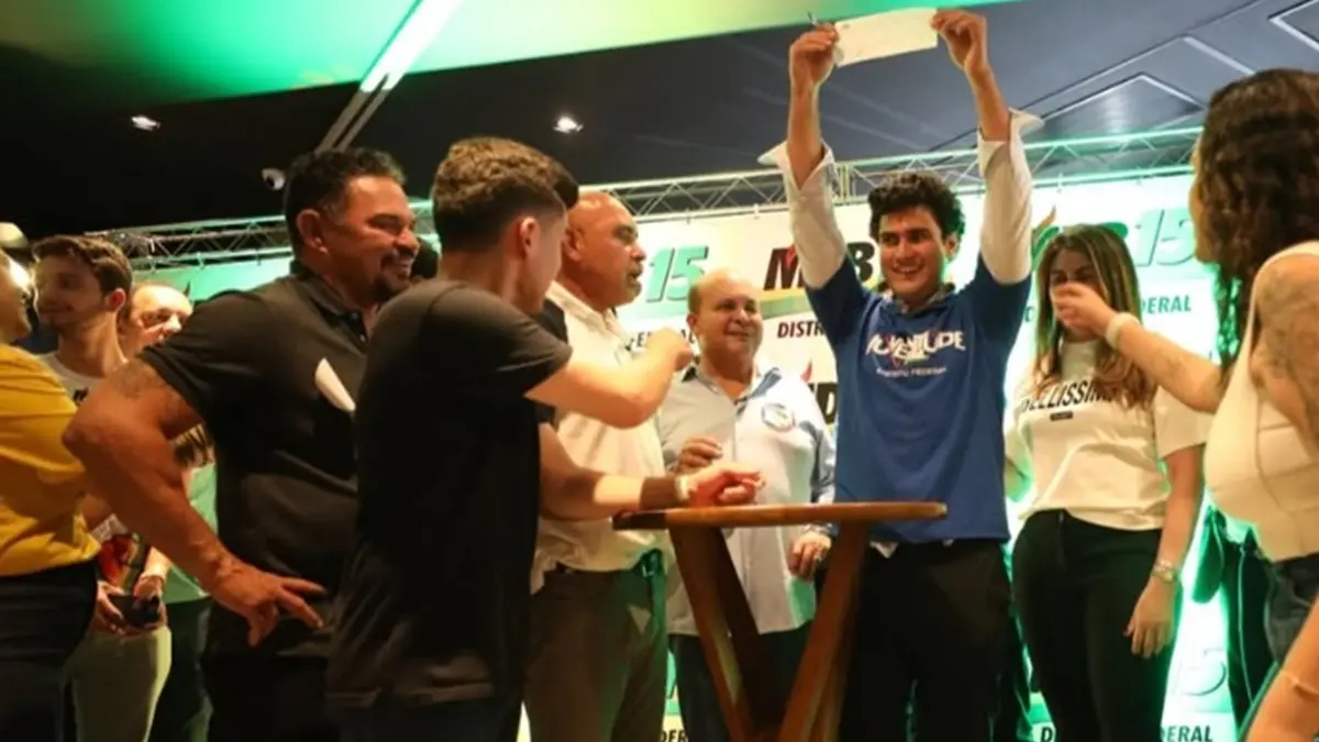 com-20-anos,-filho-do-governador-do-df-se-filia-ao-mdb