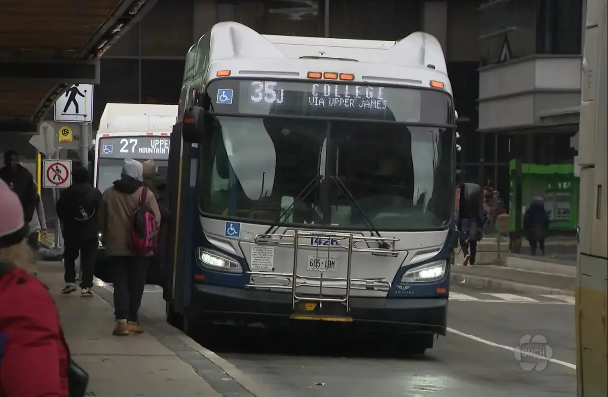 homem-rouba-onibus,-continua-pegando-passageiros-em-seguranca-e-e-elogiado-pela-policia