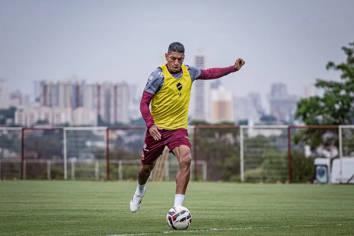 apos-4-temporadas-no-vila-nova,-volante-ralf-nao-renovara-contrato-com-o-colorado