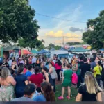 pais-protestam-contra-fechamento-do-cmei-santos-dumont,-em-goiania