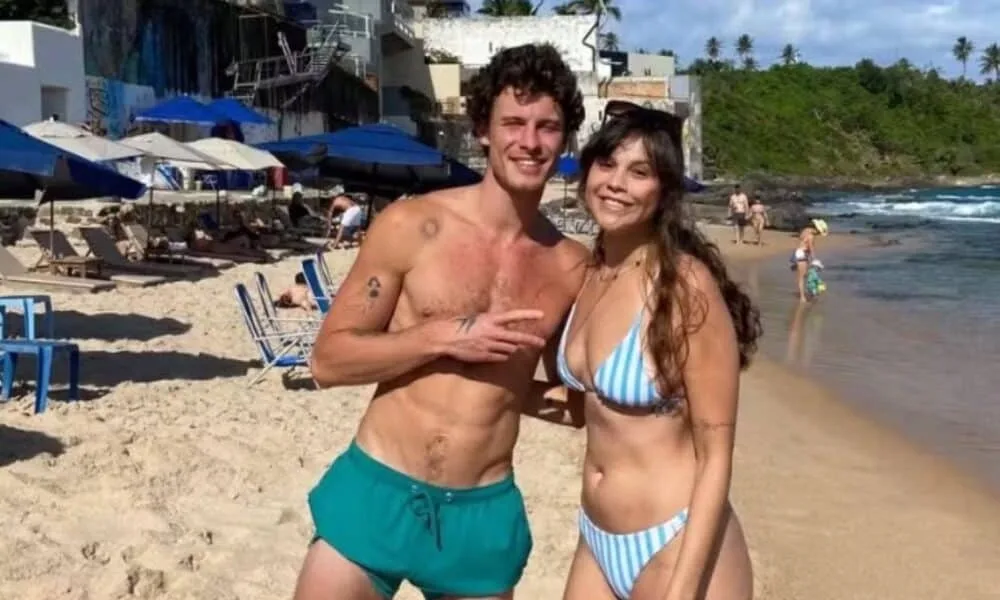 de-volta-a-salvador,-shawn-mendes-e-flagrado-em-praia-e-simpatia-vira-alvo-de-divertidas-brincadeiras