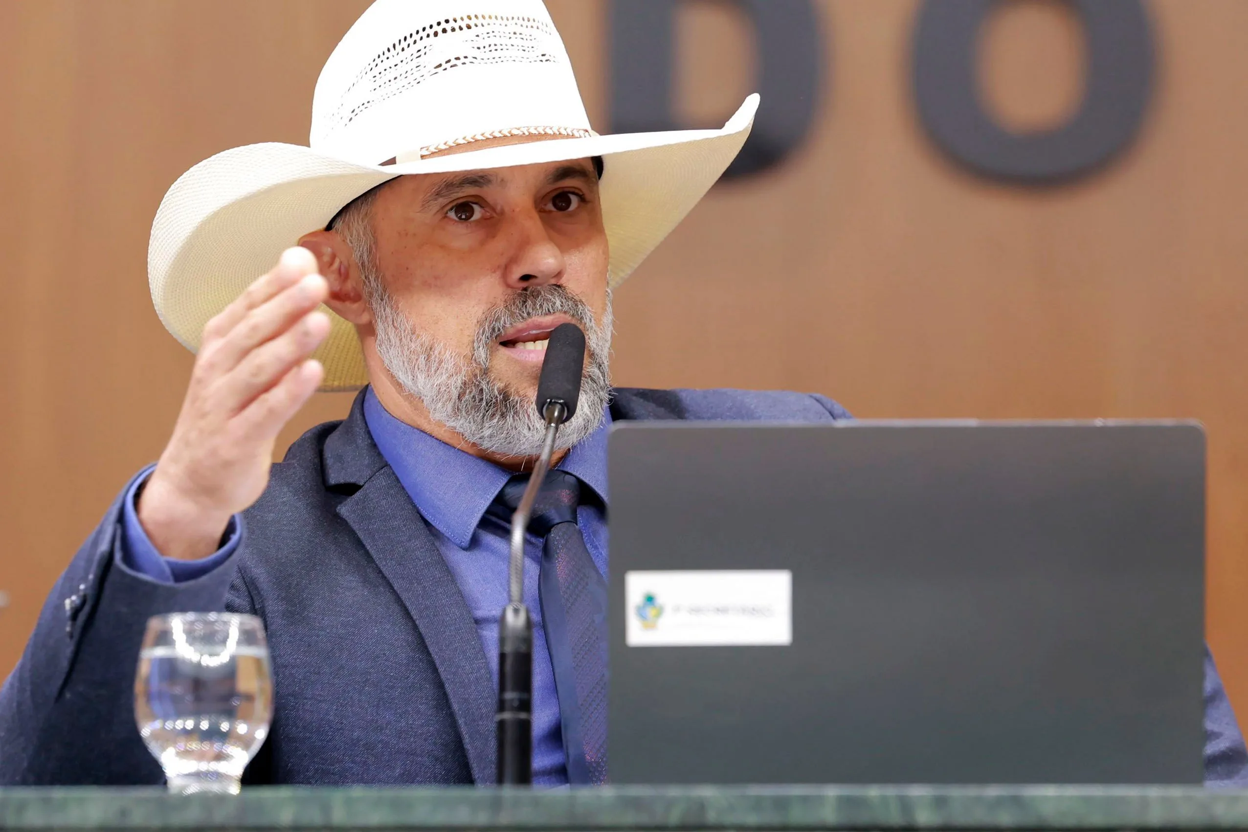 ‘deputado-do-chapeu’-vai-responder-na-justica-eleitoral-por-violencia-politica-de-genero