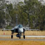 f-39-gripen:-novo-caca-de-combate-do-brasil-chega-a-base-aerea-de-anapolis;-video