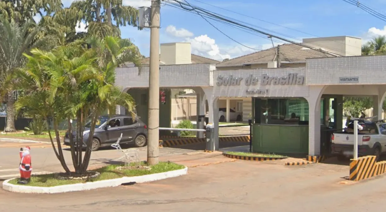 apos-prisao,-condominio-de-bolsonaro-tem-queima-de-fogos-e-convite-para-churrasco