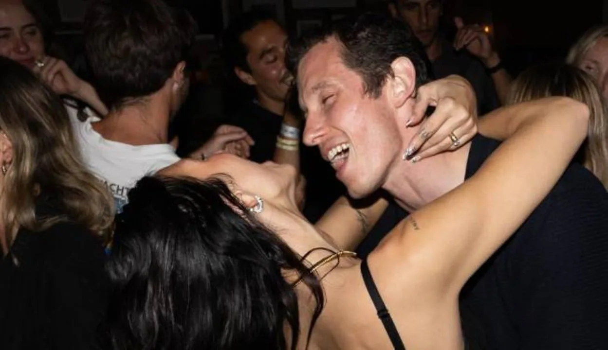 noivo-de-dua-lipa,-callum-turner-foca-em-carreira-em-hollywood-enquanto-cantora-curte-turismo-no-rio-antes-de-apresentacao