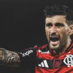 com-golaco-de-arrascaeta,-flamengo-sai-na-frente-do-bragantino-pelo-brasileirao-no-maracana