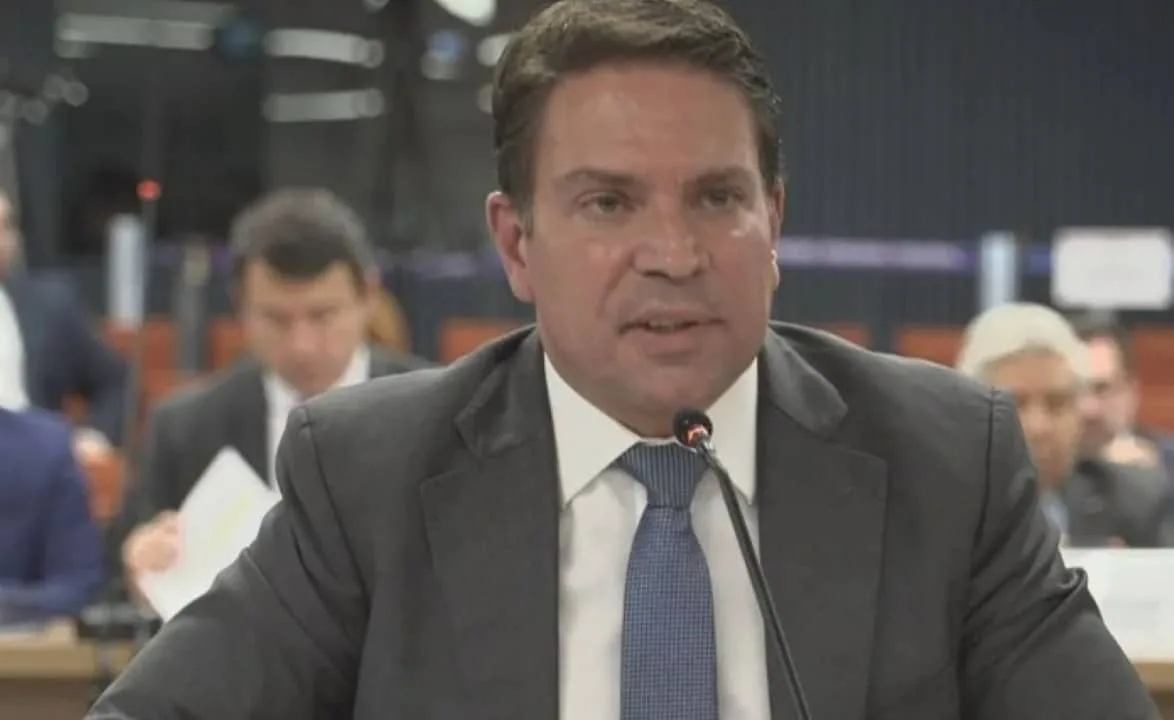 moraes-decreta-prisao-de-ramagem-nos-eua-por-trama-golpista;-extradicao-depende-de-tratados-bilaterais