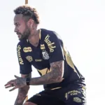 neymar-surpreende-e-treina-em-campo-para-jogo-contra-o-sport