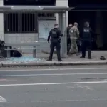 dois-guardas-nacionais-baleados-em-emboscada-perto-da-casa-branca;-suspeito-preso-apos-troca-de-tiros