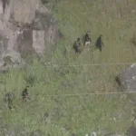 operacao-barricada-zero-forca-traficantes-a-fugir-armados-para-mata-em-comunidade-do-rio-de-janeiro