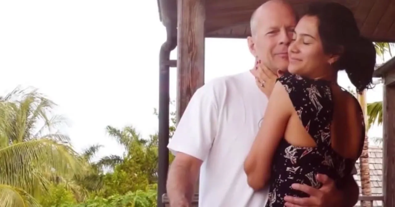 emma-heming-willis-revela-como-mantem-alegria-no-natal-com-bruce-apesar-da-demencia